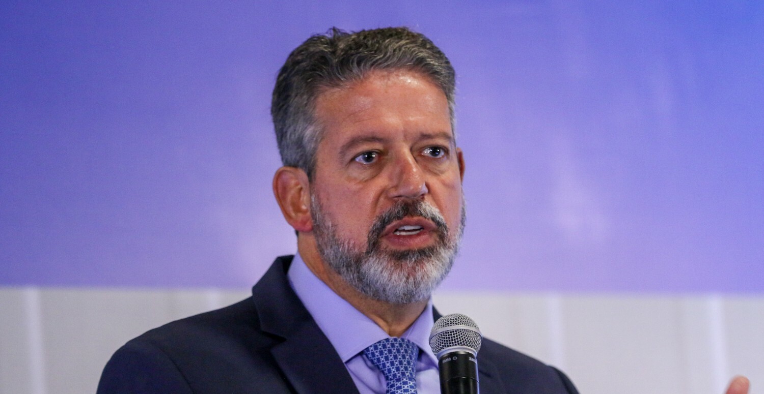 No momento, você está visualizando Lira anuncia que reforma tributária será votada hoje (15)
