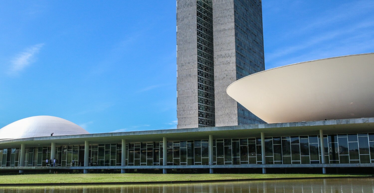 No momento, você está visualizando Congresso defende trava para adoção de imposto do pecado